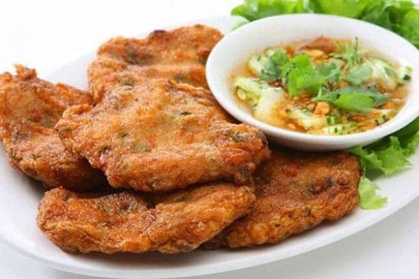 A8. Deep Fried Fish Cakes- 莳萝魚餅-Chả Cá Thì Là (6 PCS)