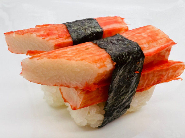 6N KANIKAMA Bâtonnet de crabe/ Crabstick Nigiris (2mcx/2pcs + rice)