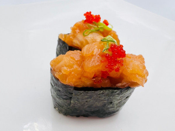 11N SYAKE EPICE Saumon Epice / Spicy Salmon Nigiris(2 Mcx/ 2 Pcs + Rice)
