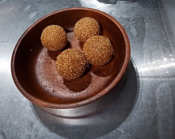 Boules de sesames ( 4 morceaux )