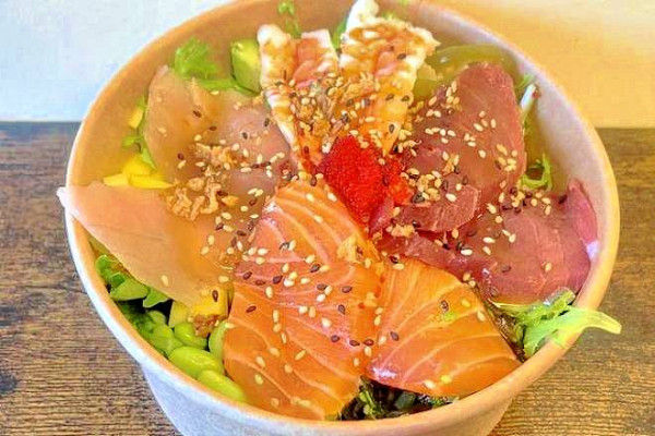 Poke sashimi