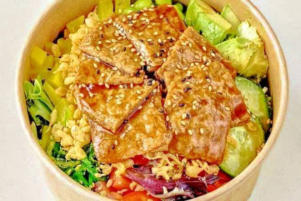 Bol poké végé-tofu mariné / Veggie-Marinated Tofu Poke Bowl