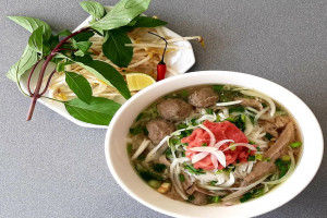 8. Phở Bò Đặc Biệt