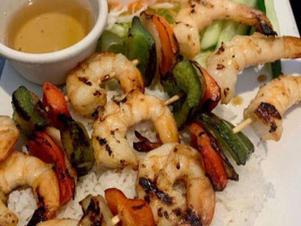 C4: TÔM NƯỚNG - Brochettes de crevettes grillées
