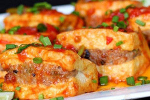 Pork Stuffed Tofu in Tomato Sauce (Đậu Hũ Nhồi Thịt Sốt Cà)
