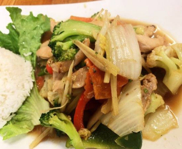 X8: GÀ XÀO GỪNG - Poulet sauté au gingembre et légumes