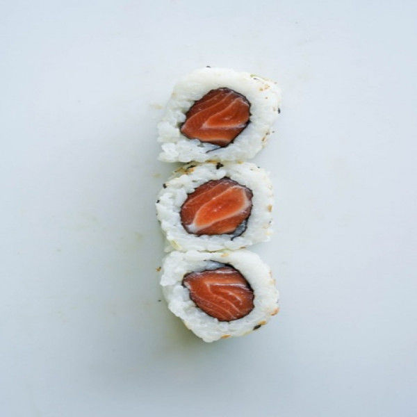 75. Hosomaki Sake épicé