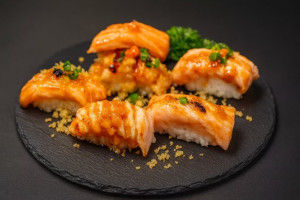 N14. NIGIRI Saumon Tempura Épicé 