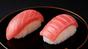 N15. NIGIRI Thon Tempura Épicé 