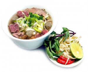 12. Soupe tonkinoise boeuf saignant/ Pho tai