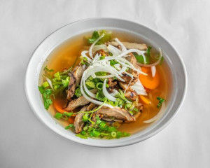 Soupe Tonkinoise au poulet et légumes/Chicken and vegetable tonkinese soup