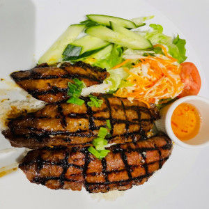 Combo Boeuf grillé avec salade/Grilled beef with salad