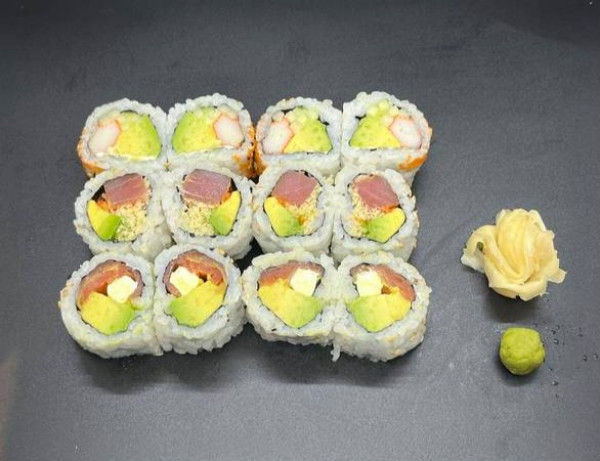 P131.Combo G(12pcs makis)