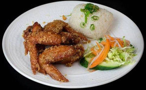 CANH GA CHIEN NUOC MAM VOI XOI