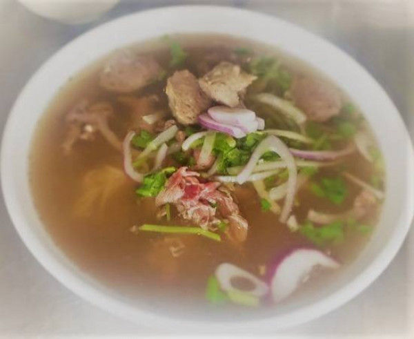 17. Soupe Tonkinoise au boeuf saignant et boulette de boeuf