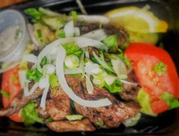 38. Cubes de Boeuf Sauté (avec salade)