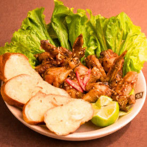 Cánh gà mắm me / Tamarind Glazed Chicken Wings