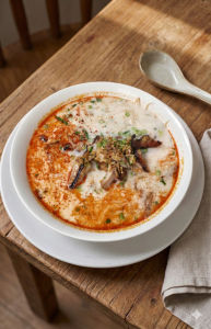 7. Soupe aigre épicée aux Poulets grillé avec lait de coco (vermicel)