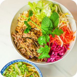 M2. Pho mixte au boeuf sauté à la citronnelle
