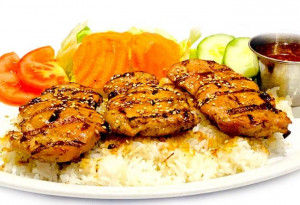 22. Vermicelles,Poulet grillé et rouleaux impériaux