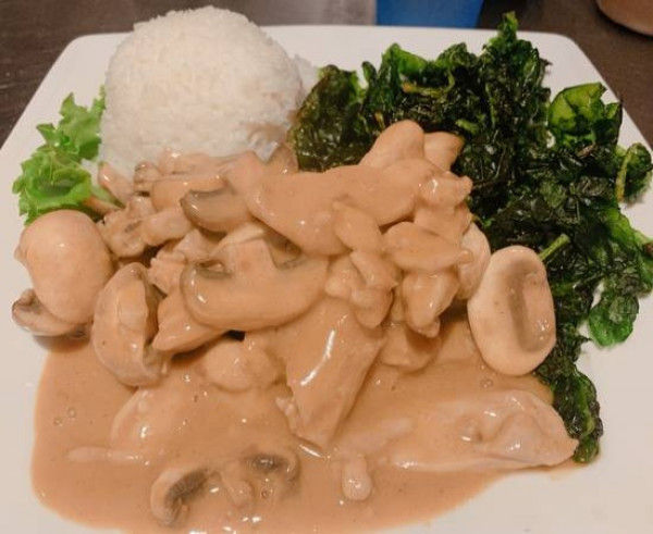 C14: GÀ XÀO ĐẬU - Poulet sauté aux arachides et champignons