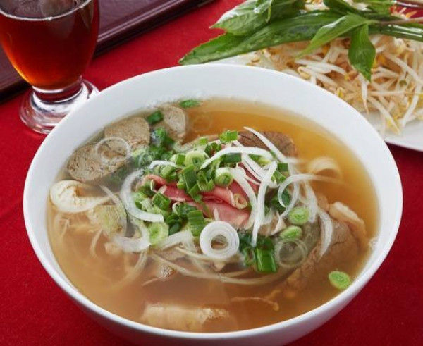 M1. Phở Đặc Biệt + Chả giò (2) - MIDI SOUP TONKINOISE