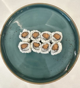 SALMON ROLL (8 PCS)