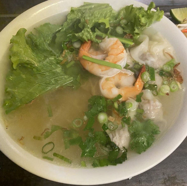 M14. MÌ HOÀNH THÁNH TÔM/ 餛 飩 麵 加 蝦 球/ AVEC WONTON ET CREVETTES/ WITH WONTON AND SHRIMPS