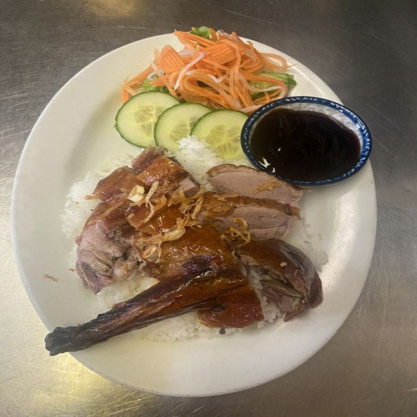 C3. CƠM VỊT QUAY/ 燒 鴨 飯/ AVEC CANARD ROTI/ WITH ROASTED DUCK