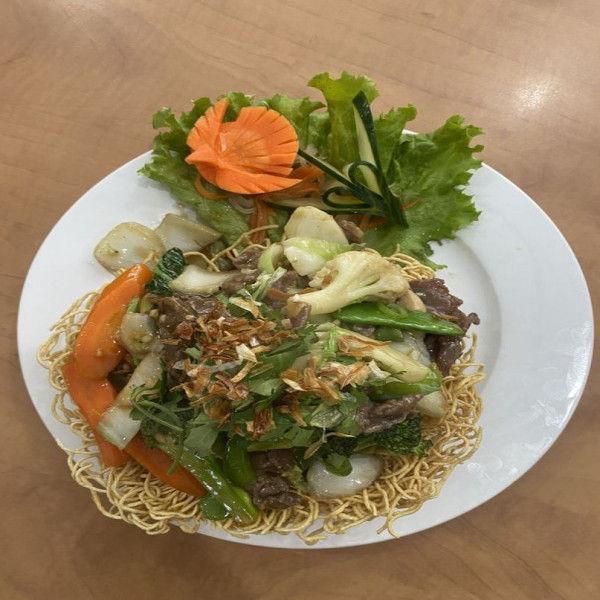 K7. MÌ XÀO DÒN BÒ/ ⽜ ⾁ 炒 麵/ AVEC BOEUF / WITH BEEF