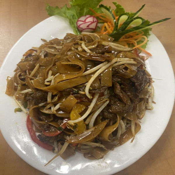 HT1. HỦ TIẾU XÀO BÒ/ 西 蘭 ⽜ ⾁/ AU BOEUF /WITH BEEF