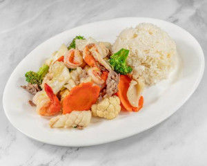 49. Stir Fried Shrimp, Squid And Veggie w/ Steam Rice