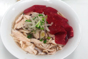 317. Phở gà tái