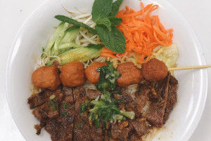 403. Bún bò nướng (cộng với 1 món dưới)