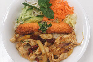413. Bún gà xào sả ớt
