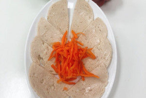 901. Đĩa chả lụa