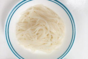 904. Chén phở