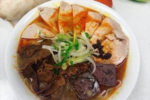 207. Hue Style Vermicelli in Spicy Soup