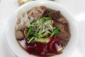 305.Xpress Special Beef Rice Noodle Soup