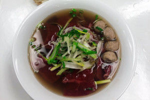 310.Rare Beef & Beef Ball Rice Noodle Soup