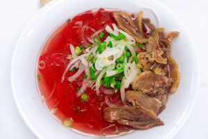313. Rare Beef & Tendon Brisket Rice Noodle Soup