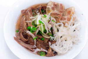 315. Well-Done Beef, Soft Tendon & Beef Tripe Rice Noodle Soup