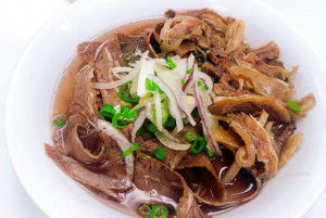 316. Well Done Beef & Tendon Brisket Rice Noodle Soup