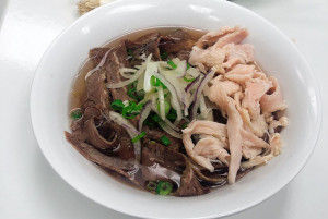 318. Well Done Beef Chicken Rice Noodle Soup