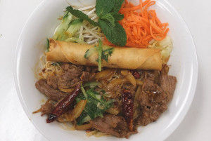 405. Stir Fried Beef with Lemon Grass & Hot Pepper on Vermicelli