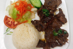 512. Grilled Beef (2) on Steamed Rice