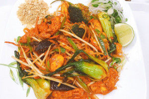 611. Vegetables Pad Thai, Mushrooms, Tofu & Egg
