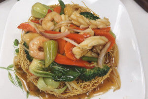 807.Crispy Fried Egg Noodle Mix Vegetables