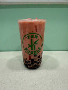 Thé au lait au framboise + tapioca + rainbow jelly