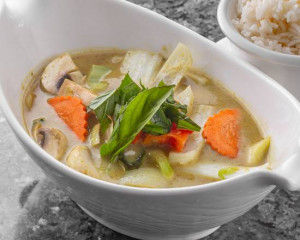 Stir-Fried Green Curry Chicken or Beef with Vegetables and Coconut Milk